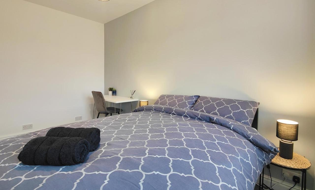 Stott House - Bright Spacious Townhouse 15 Minutes To Central Manchester With Free Parking Villa Exterior photo
